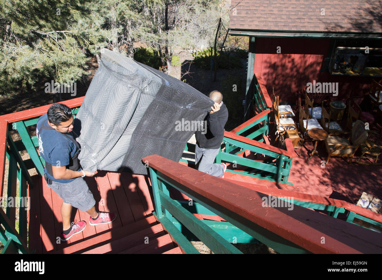 Verpackung und Umzug aus Berghaus in Pine Mountain Club, Kalifornien, USA Stockfoto