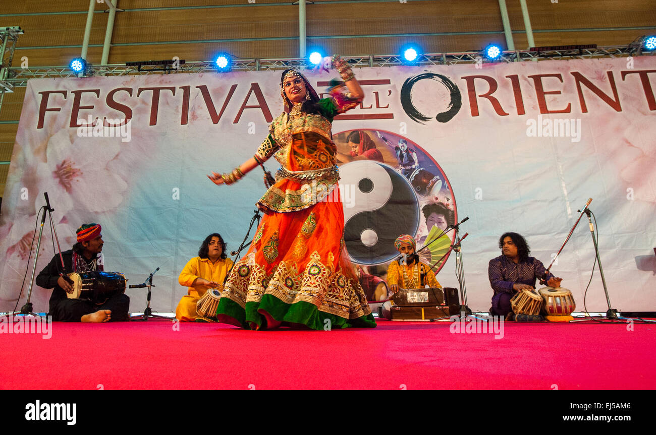 Turin, Italien. 20. März 2015. Lingotto fair "Festival dell'Oriente" vom 20. bis 22. März 2015 und vom 27. bis 30. März 2015 20. März 2015-Indien Rajasthan Dhoad Zigeuner von Rajasthan und Gumar tanzen Credit: wirklich Easy Star/Alamy Live News Stockfoto