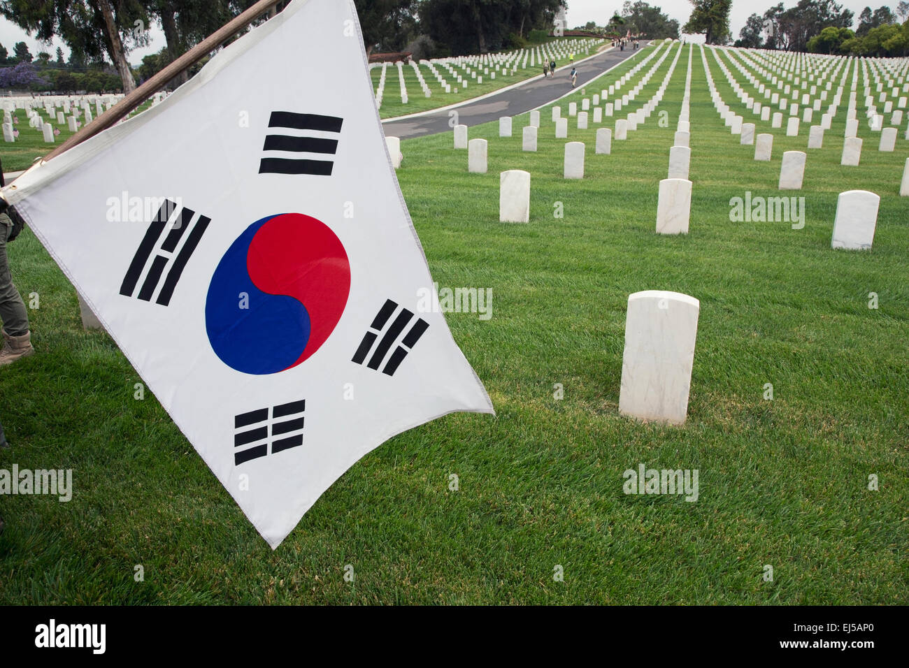 Südkoreanische Flagge hängt bei 2014 Memorial Day Event, Los Angeles National Cemetery, Kalifornien, USA Stockfoto