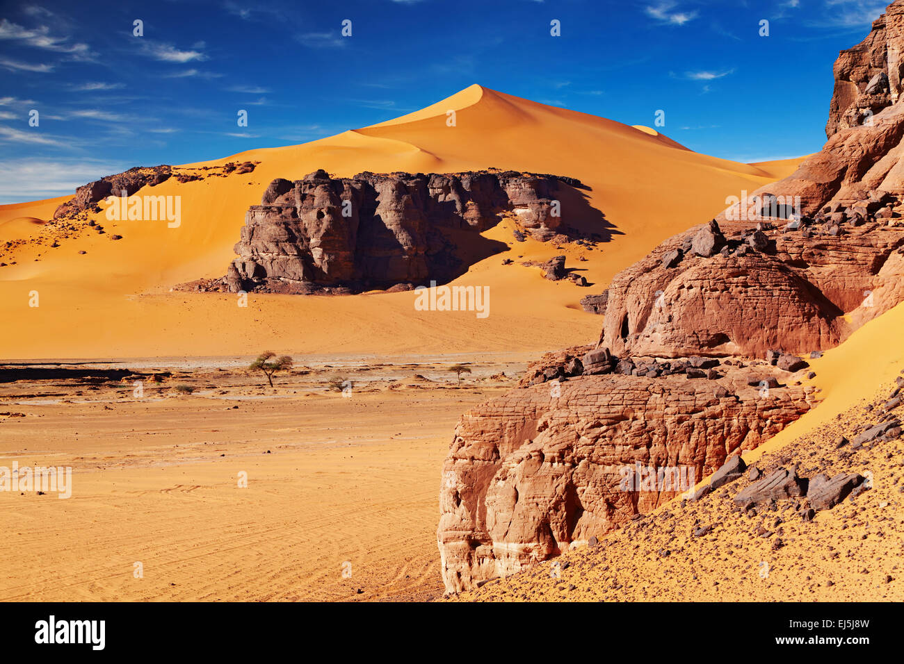 Sanddünen und Felsen, die Wüste Sahara, Algerien Stockfoto