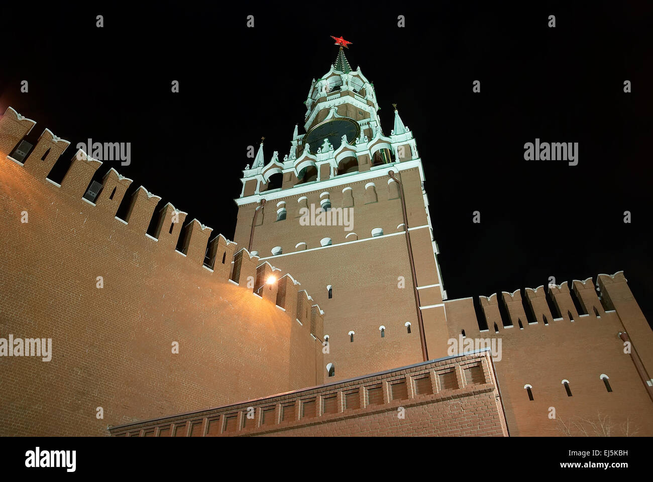 Spasskaya Tower des Kreml in der Nacht in Moskau Stockfoto