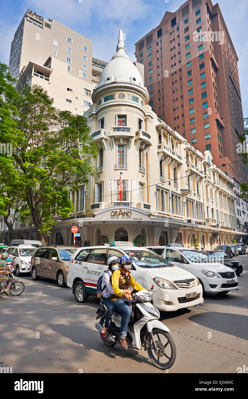 Anstrengenden morgen Verkehr auf der Dong Khoi Street. District 1, Ho Chi Minh City, Vietnam. Stockfoto