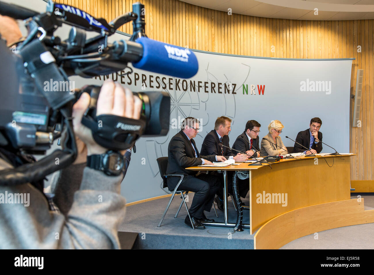 Pressekonferenz, Fernsehteam, Kameraleute, Stockfoto