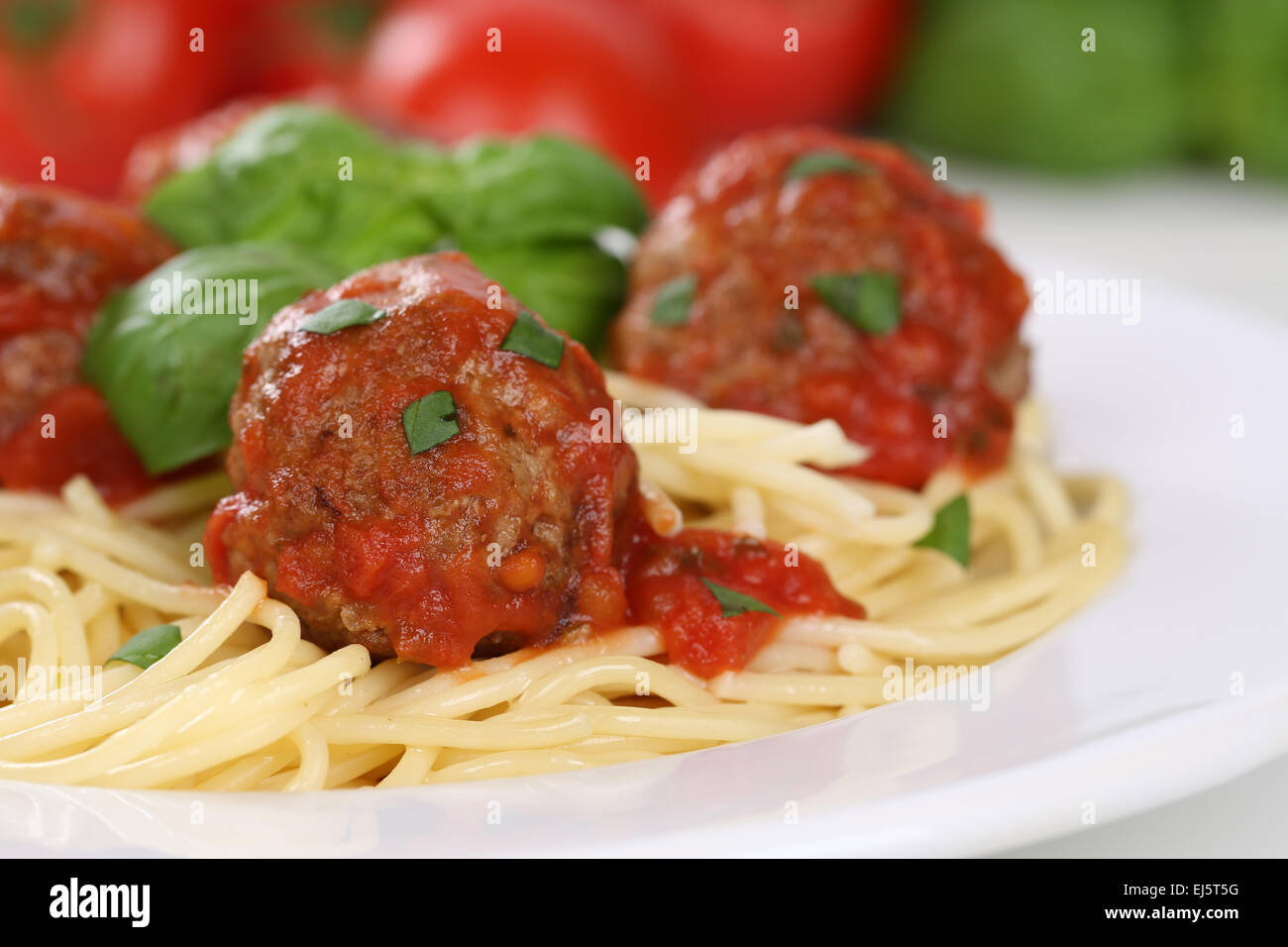 Spaghetti mit Fleischbällchen Nudeln Nudeln Essen auf einem Teller Stockfoto
