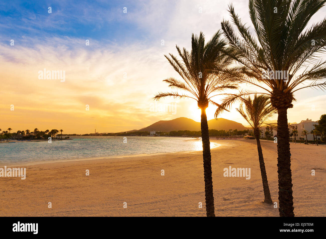 Alcudia Mallorca bei Sonnenuntergang am Strand Mallorca Balearen Stockfoto