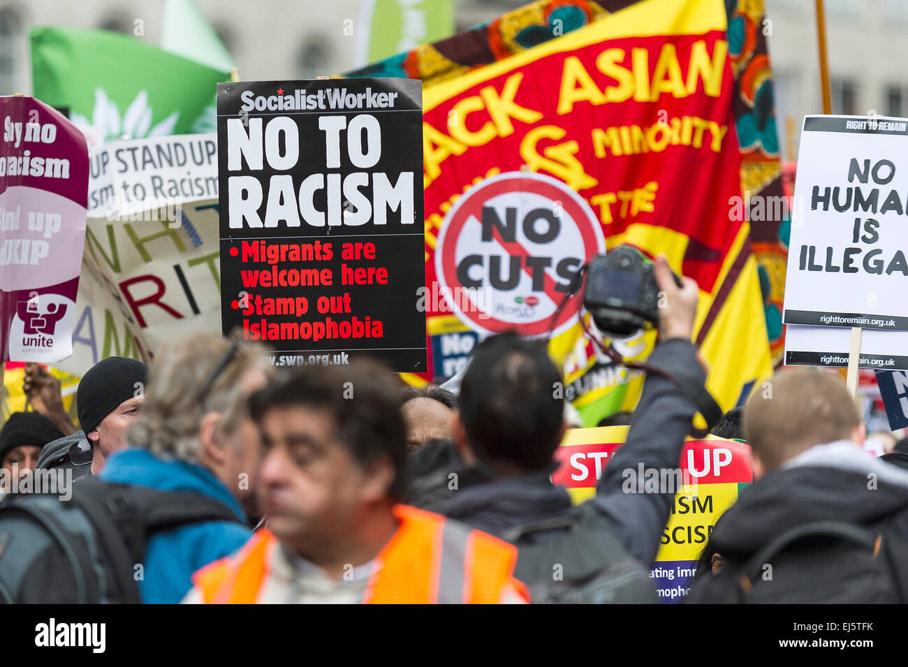 Eine nationale Demonstration gegen Rassismus und Faschismus stehen bis zum Rassismus veranstaltet. Stockfoto