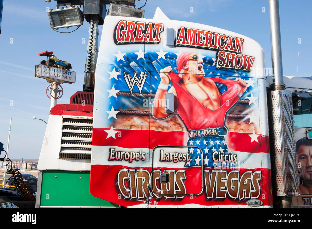 Southport, Merseyside, England. 22. März 2015. Der All-menschlichen Zirkus spektakulär, im Besitz von zeigen Regisseure John Courtney und Stephen Courtney Handel wie Vegas/American Circus Circus in SOUTHPORT, die Reisende Show, produziert durch des berühmte Uncle Sams Great American Circus, angekommen Touren für zehn Monate im Jahr.  Es ist eine irische Organisation, aber seiner Star-spangled Auswahl an amerikanischen Kenworth und Peterbilt LKW Aussehen der Teil eingerichtet, wenn sie in die Stadt Rollen. Bildnachweis: Cernan Elias/Alamy Live-Nachrichten Stockfoto