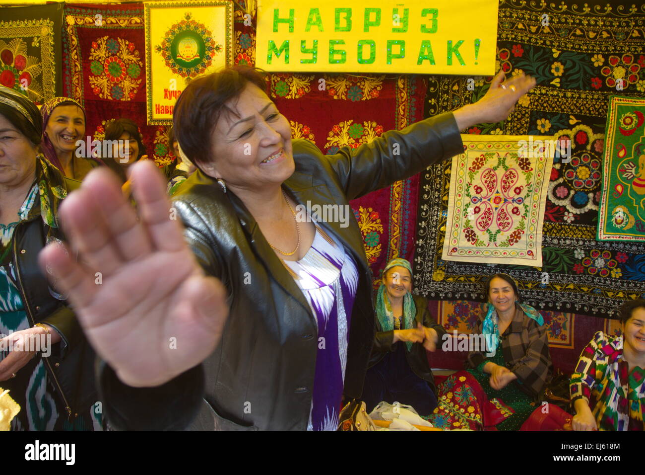 Khujand Stadt, Tadschikistan. 22. März 2015. New Year Nowruz Feier im central Park von Khujand Stadt in Tadschikistan © Nikolay Vinokurov/Alamy Live-Nachrichten Stockfoto