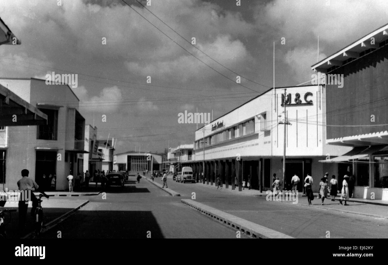 AJAXNETPHOTO. DER 1950ER JAHRE. ST. LUCIA, WEST INDIES. -DIE NEUE CASTRIES. NACH DEM BRAND 1948 WIEDERAUFGEBAUT. BRIDGE STREET, CASTRIES, ST. LUCIA, BWI. FOTO; REG CALVERT/AJAX AJAX © NEWS & FEATURE SERVICE/REG CALVERT SAMMLUNG REF: 1950S BW014 Stockfoto