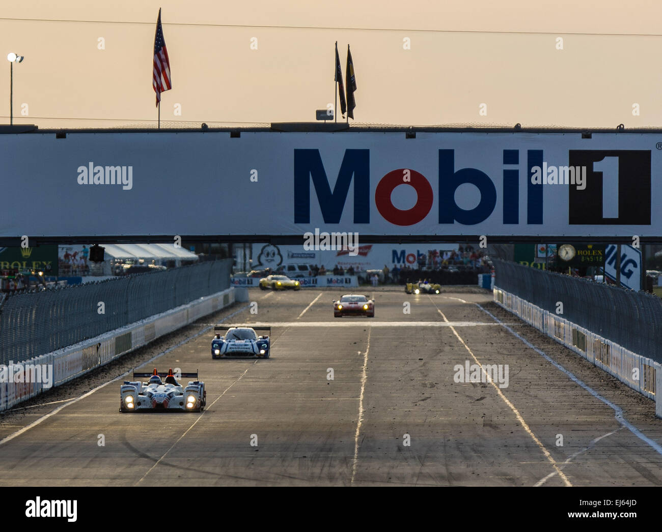 21.03.2015 - Sebring, FL, USA - Ziellinie schnurstracks auf dem Sebring International Raceway in Sebring FL. DelMecum/Cal Sport Media Stockfoto