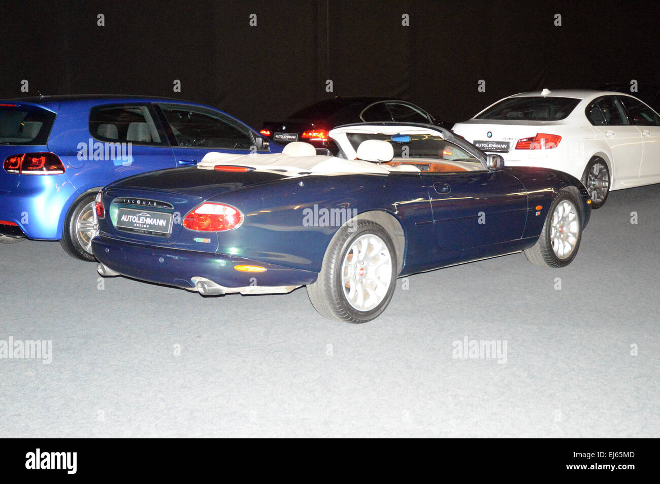 Jaguar Auto im showroom Stockfoto