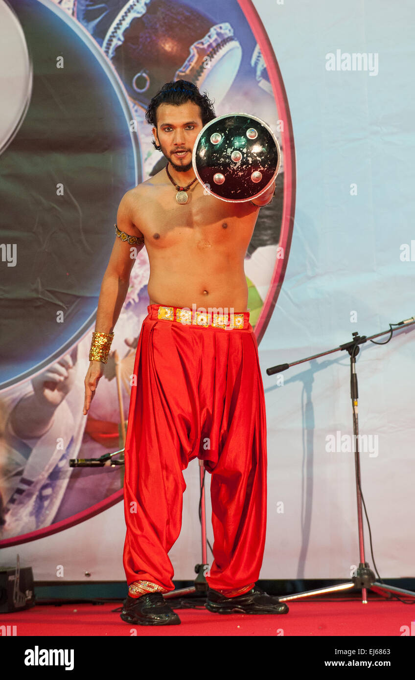 Turin, Italien. 22. März 2015. Lingotto fair "Festival dell'Oriente" vom 20. bis 22. März 2015 und vom 27. bis 30. März 2015 - 20. März 2015 Indien Sunny Singh Bollywood Dance Company Credit: wirklich Easy Star/Alamy Live News Stockfoto