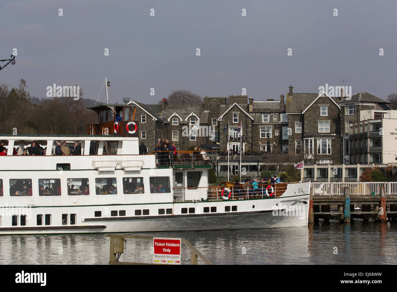 Lake Windermere, Cumbria, UK. 22. März 2015. Touristen nutzen den Frühling Kredit: Gordon Shoosmith/Alamy Live News Stockfoto