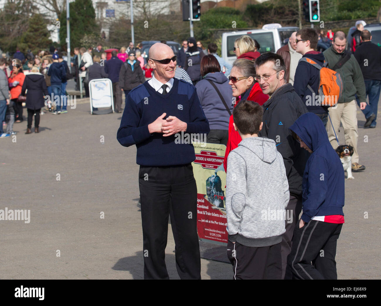 Lake Windermere, Cumbria, UK. 22. März 2015. Touristen nutzen den Frühling Kredit: Gordon Shoosmith/Alamy Live News Stockfoto