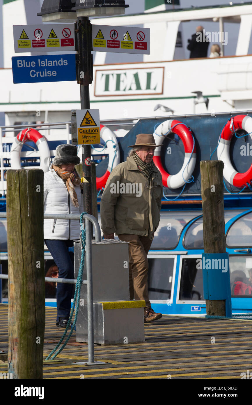 Lake Windermere, Cumbria, UK. 22. März 2015. Touristen nutzen den Frühling Kredit: Gordon Shoosmith/Alamy Live News Stockfoto