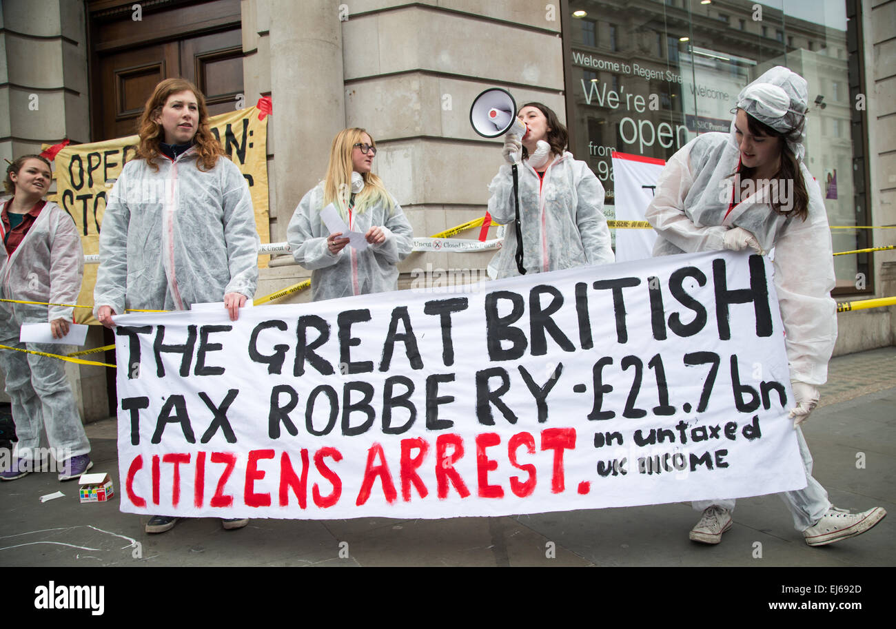 UK Uncut Demonstration bei HSBC Regent Street gegen die Banken Steuervermeidung fragt George Osbourne zu machen, ihre Steuern zu zahlen Stockfoto