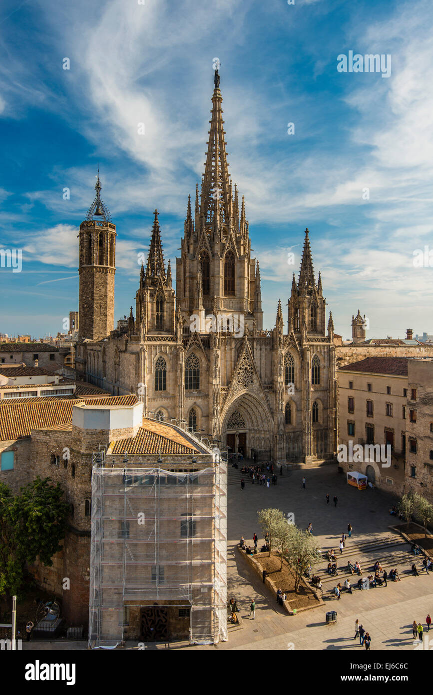Draufsicht auf die Kathedrale des Heiligen Kreuzes und Santa Eulalia, Barcelona, Katalonien, Spanien Stockfoto