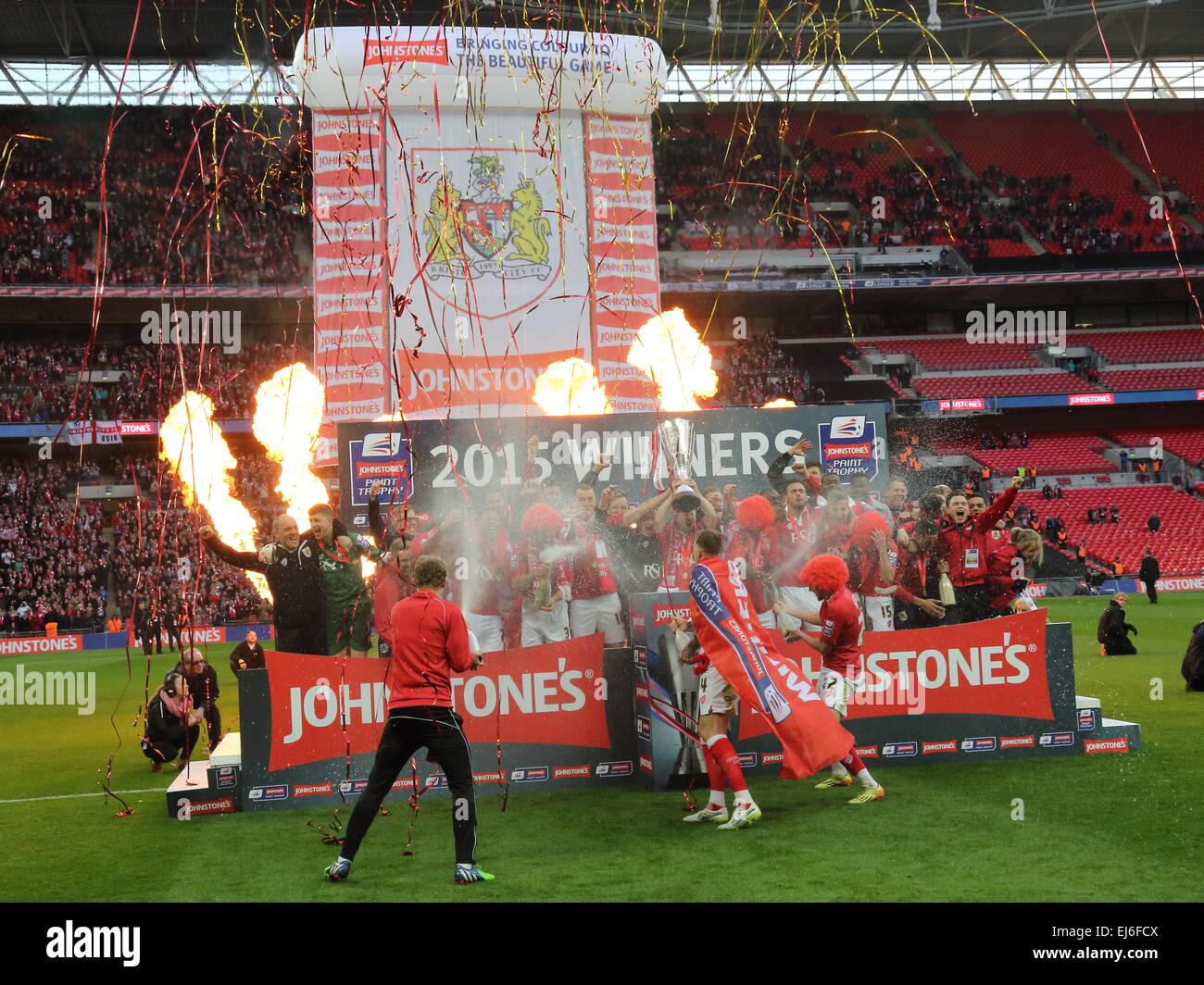 London, UK. 22. März 2015. Bristol City feiern die Johnstone Paint Trophy gegen Walsall im Finale im Wembley-Stadion Kredit zu gewinnen: Simon Newbury/Alamy Live News Stockfoto