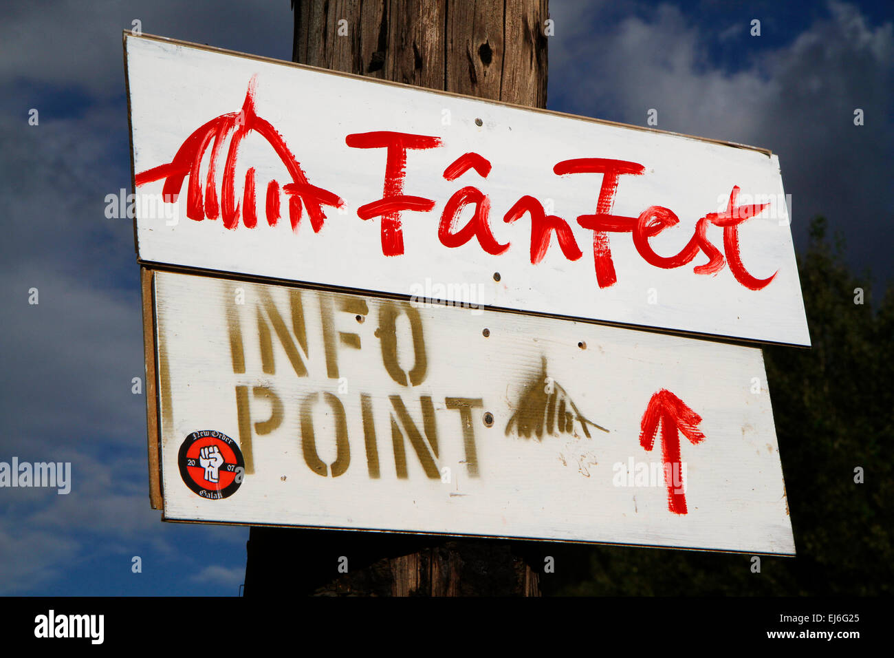 Fan-Fest-Schild am Rosia Montana, Rumänien Stockfoto