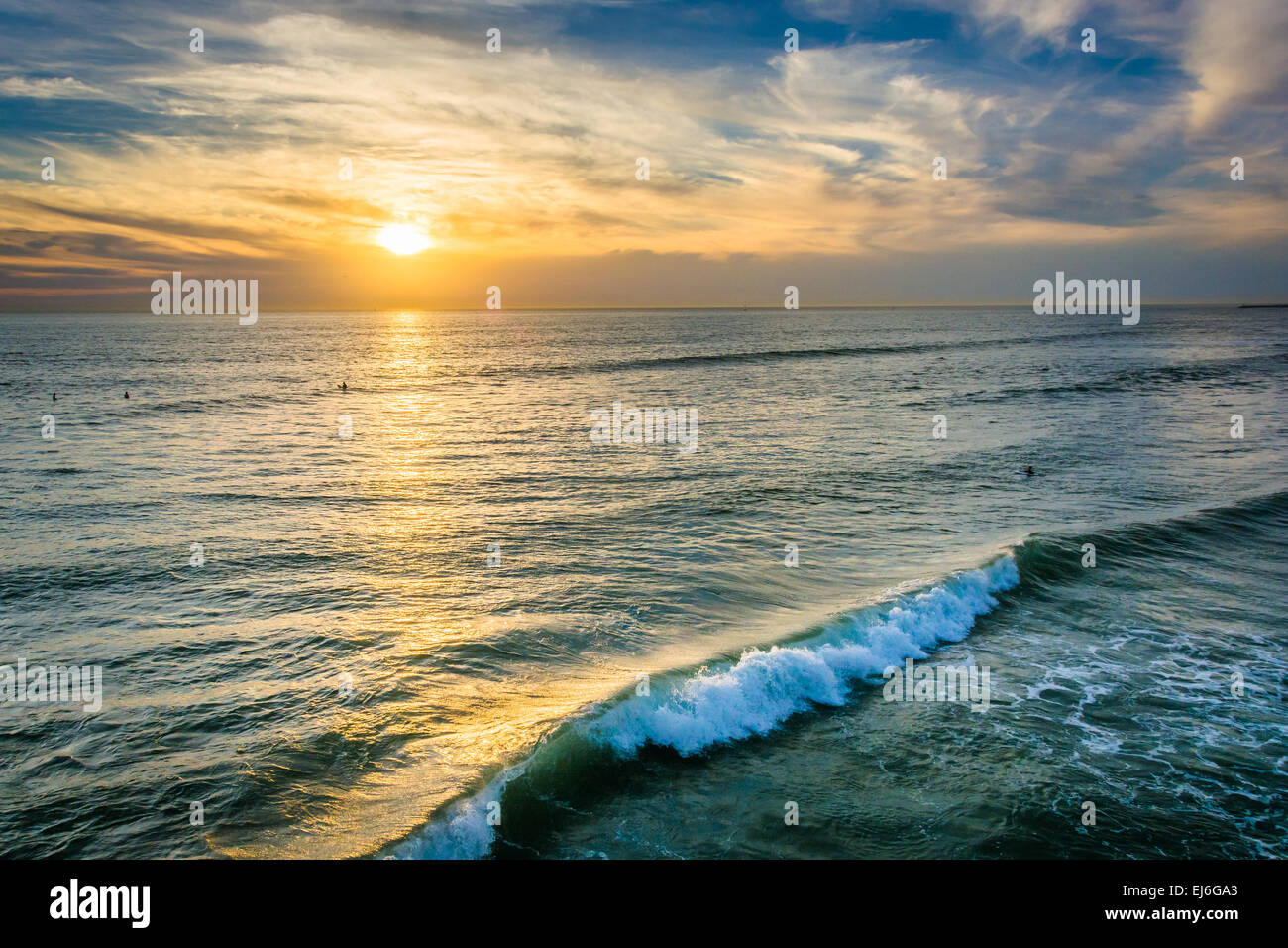 Sonnenuntergang über dem Pazifik in Oceanside, Kalifornien. Stockfoto