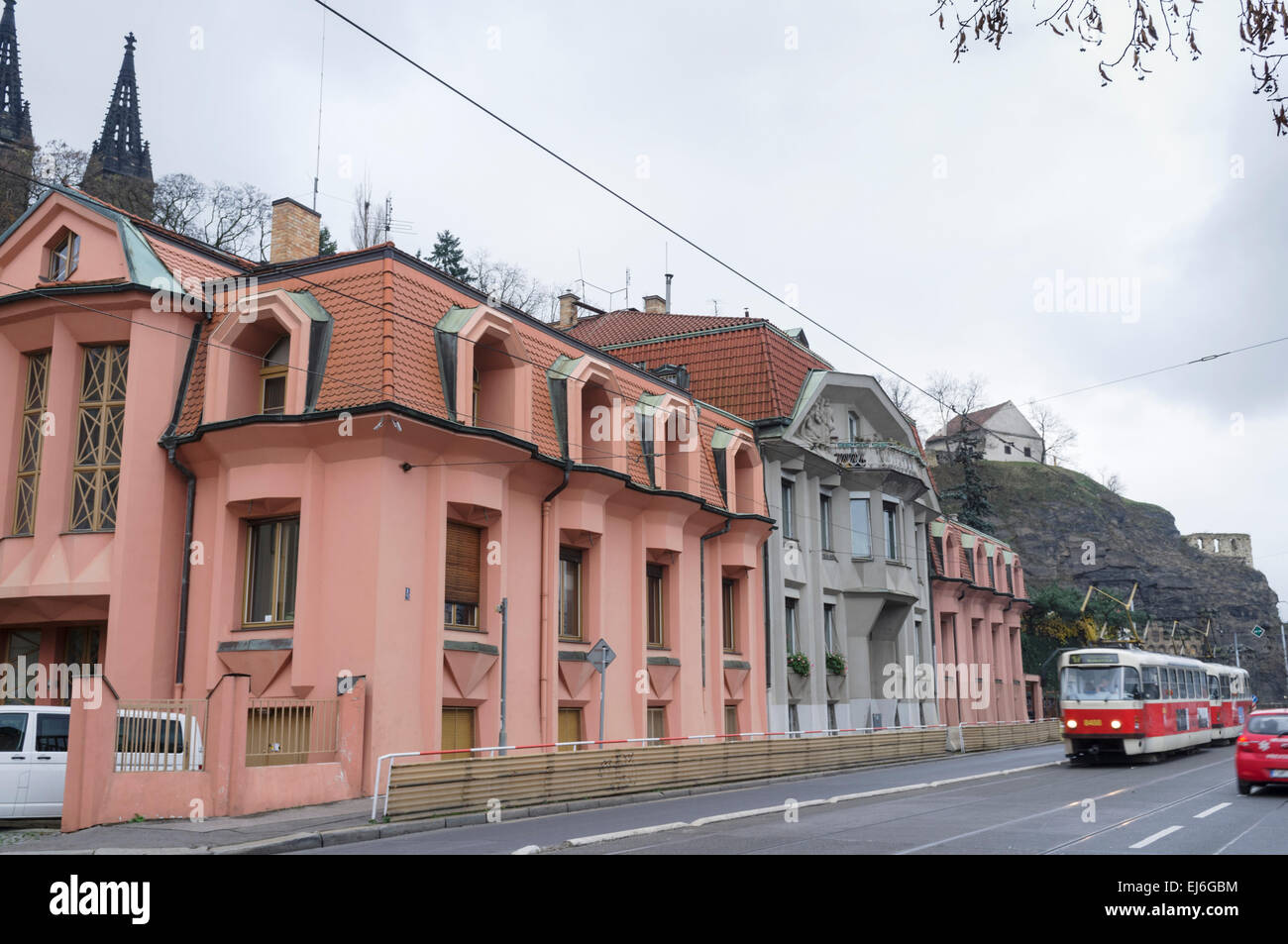 Kubistische Gebäude entworfen von Josef Chochol bei Rasinovo Nabrezi 6-10. Prag, Tschechische Republik Stockfoto