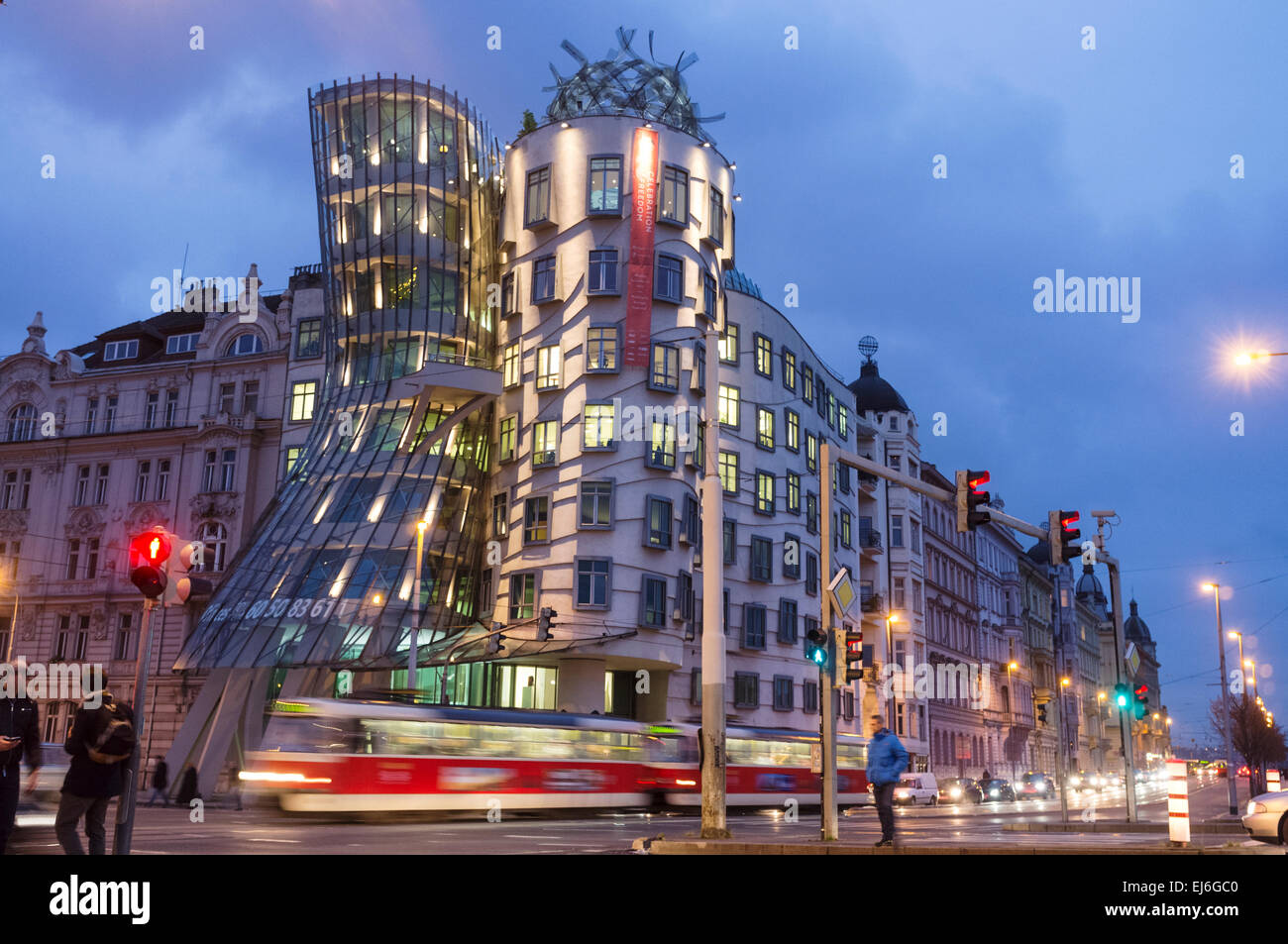 Nationale-Nederlanden Gebäude (aka das Tanzende Haus) von Frank Gehry und Vlado Milunić. Prag, Tschechische Republik Stockfoto