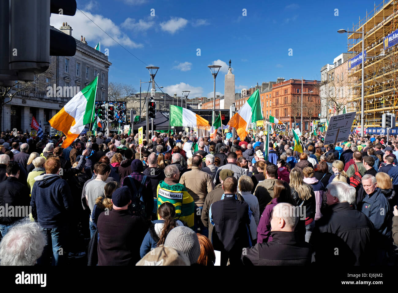 Wasser-Protest März Dublin Anti-Wasser Gebühren Demonstranten in Dublins O' Connell Street auf 21.03.15 Stockfoto
