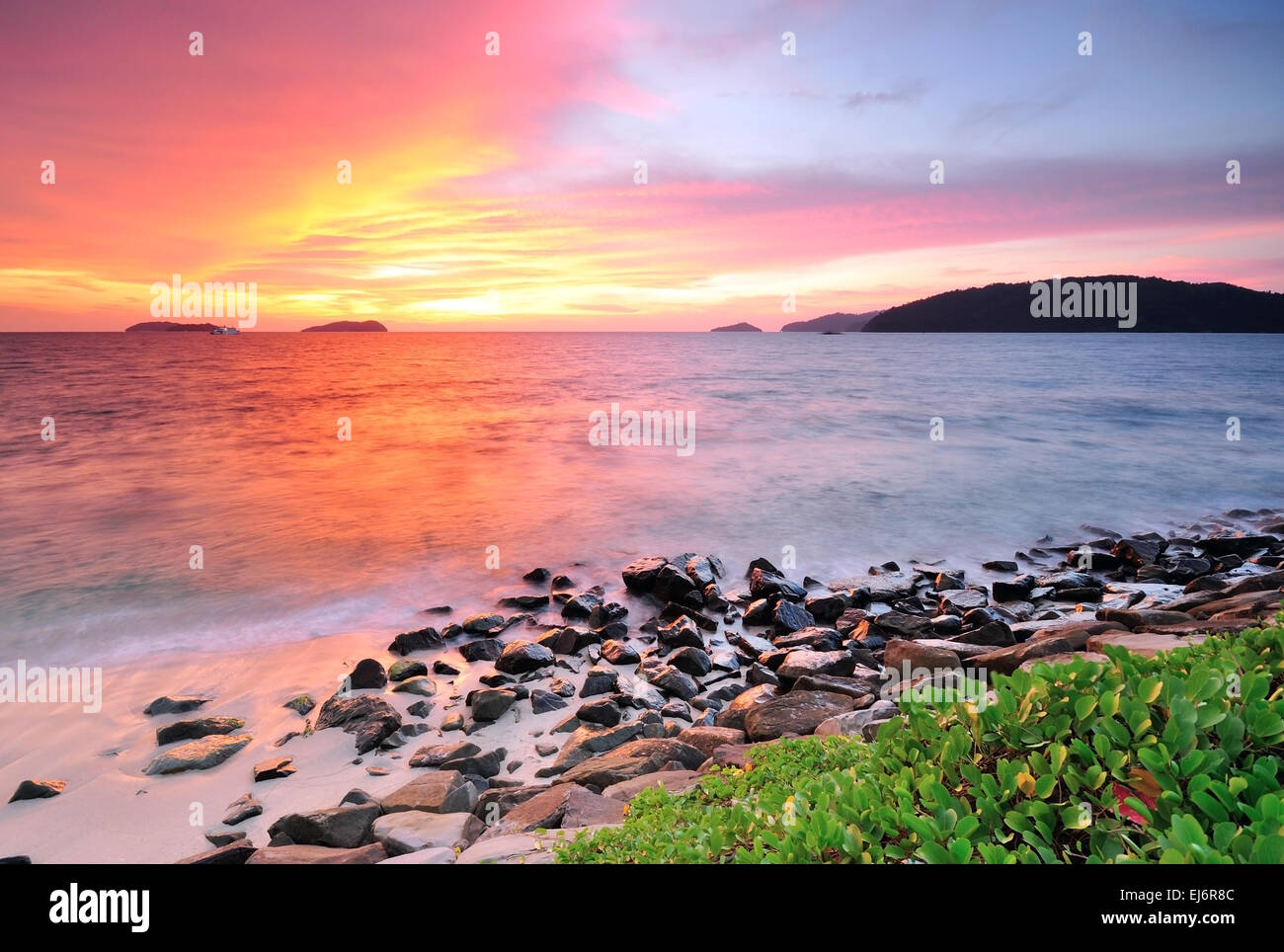 Sonnenuntergang am Strand in Kota Kinabalu Sabah Borneo Malaysia Stockfoto