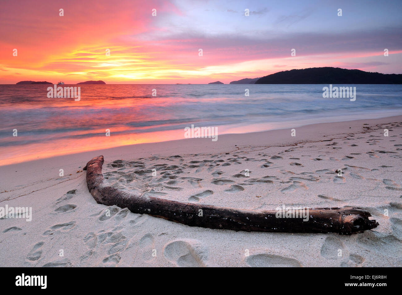 Sonnenuntergang am Strand in Kota Kinabalu Sabah Borneo Malaysia Stockfoto