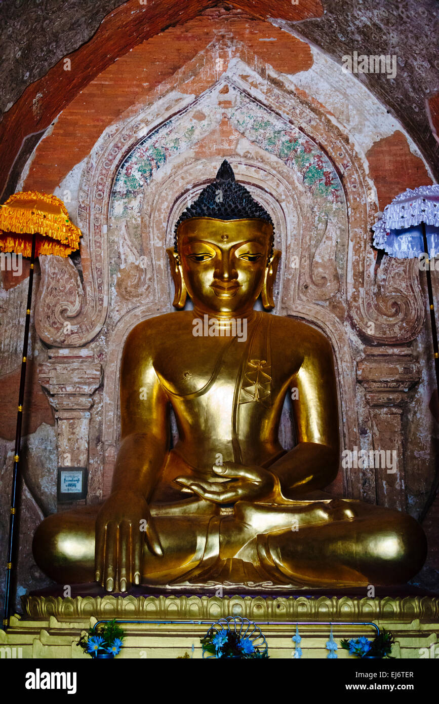 Buddhistische Statue in Htilominlo Tempel, Bagan, Mandalay Region, Myanmar Stockfoto