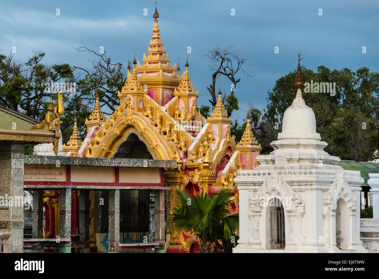 Kuthodaw Pagode, die weltweit größte Buchmesse, Mandalay, Myanmar Gehäuse Stockfoto