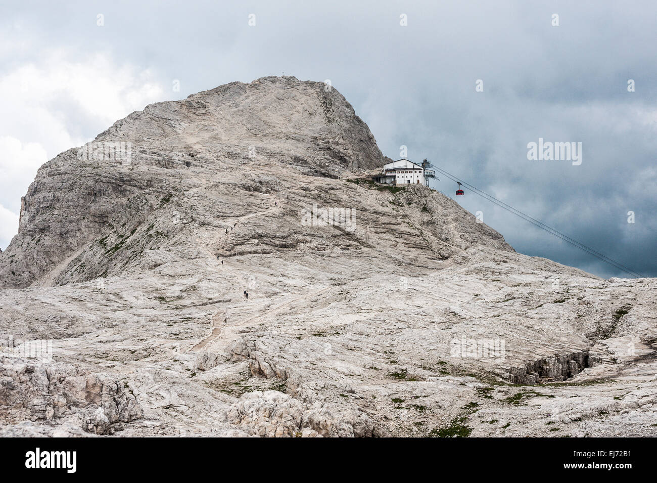 Pale di San Martino Plateau, Mt Rosetta, 2743 m mit der Cable Car Station von San Martino di Castrozza, Pala-Gruppe, Dolomiten Stockfoto