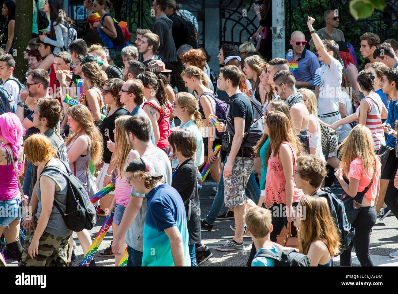 Masse mit Jugendlichen, Gay Pride, Straßburg, Elsass, Frankreich, Europa Stockfoto