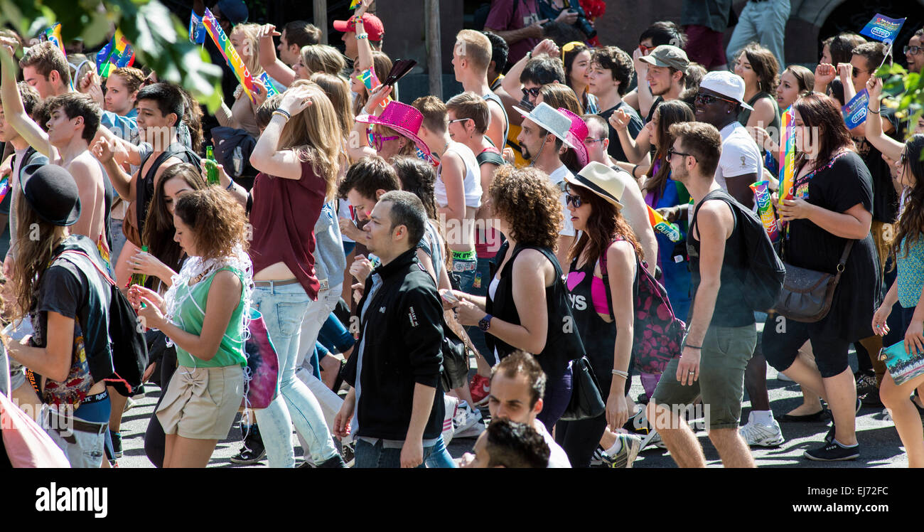 Masse mit Jugendlichen am Gay Pride Strasbourg Elsass Frankreich Europa Stockfoto