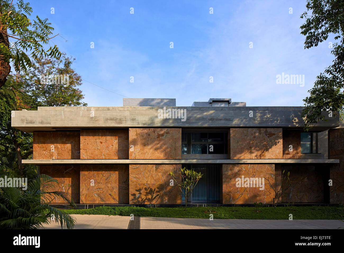 Wand-Motion Sequenz 1. Haus mit Mauern, Ahmedabad, Indien. Architekt: Matharoo associates, 2015. Stockfoto