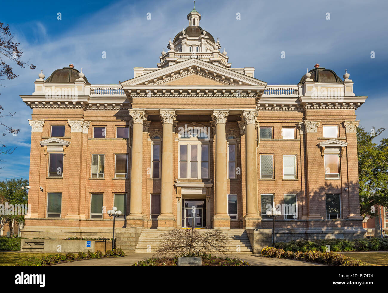 VALDOSTA, GEORGIA - 17. Januar 2015: Lowndes County Courthouse in Valdosta.  Es wurde zum nationalen Register der historischen hinzugefügt. Stockfoto