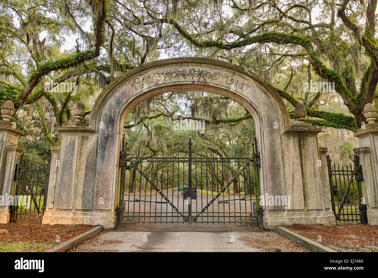 Eingangstor zur Wormsloe Plantage historische Stätte in der Nähe von Savannah, Georgia. HDR verarbeitet. Stockfoto