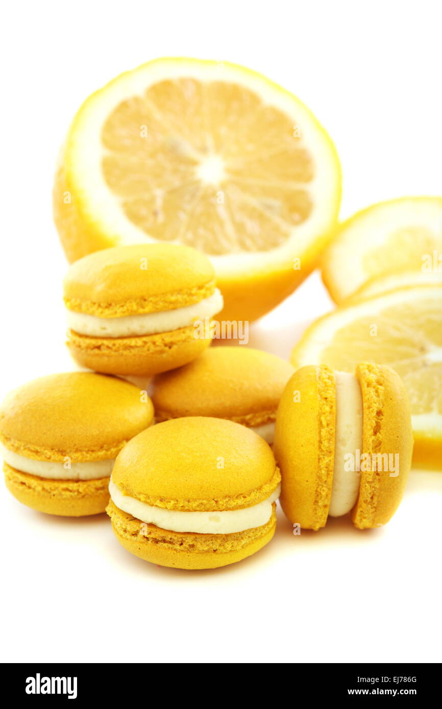 Makronen mit Sahne und Zitrone. Stockfoto