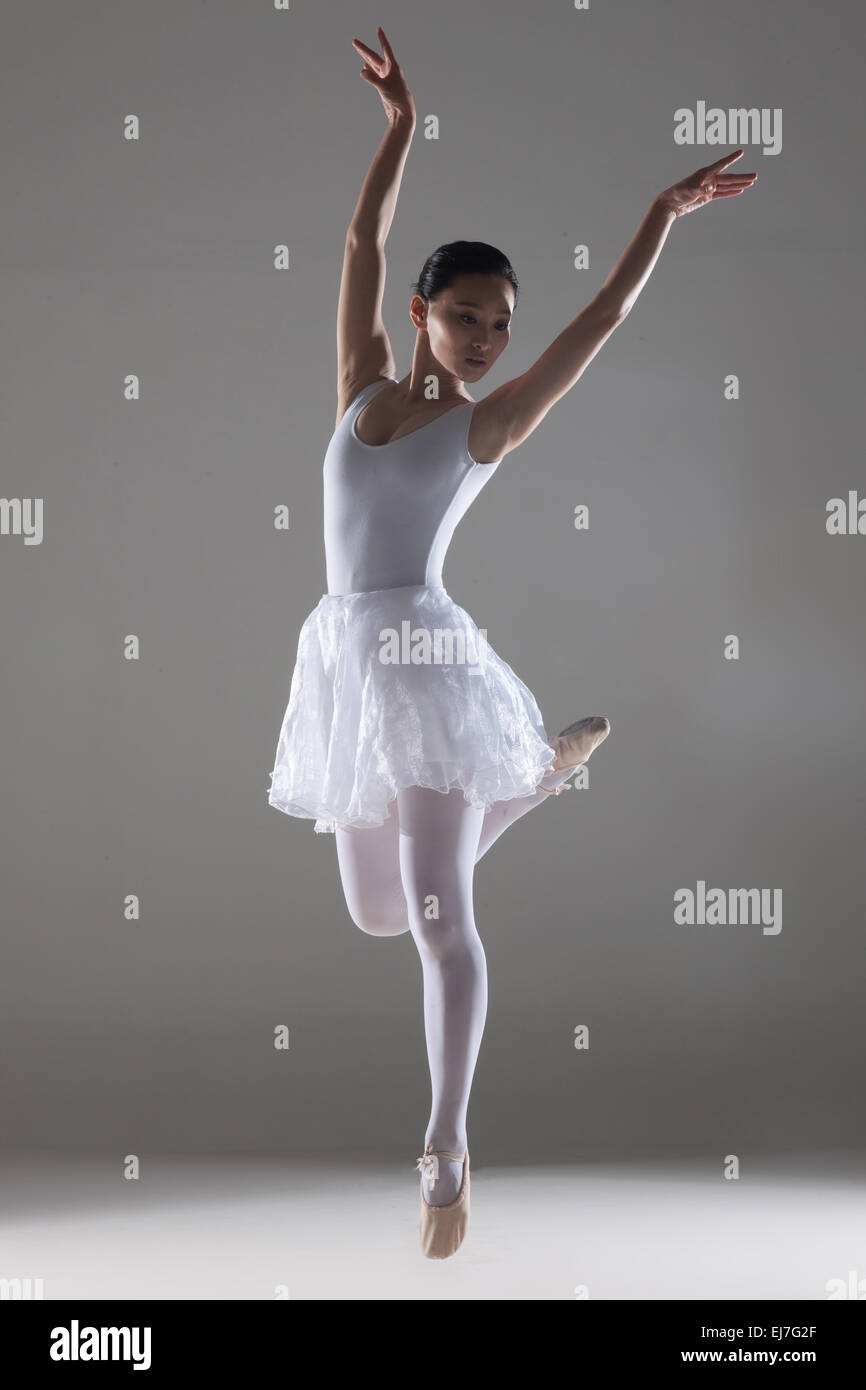 Junge Frauen tanzen Ballett Stockfoto