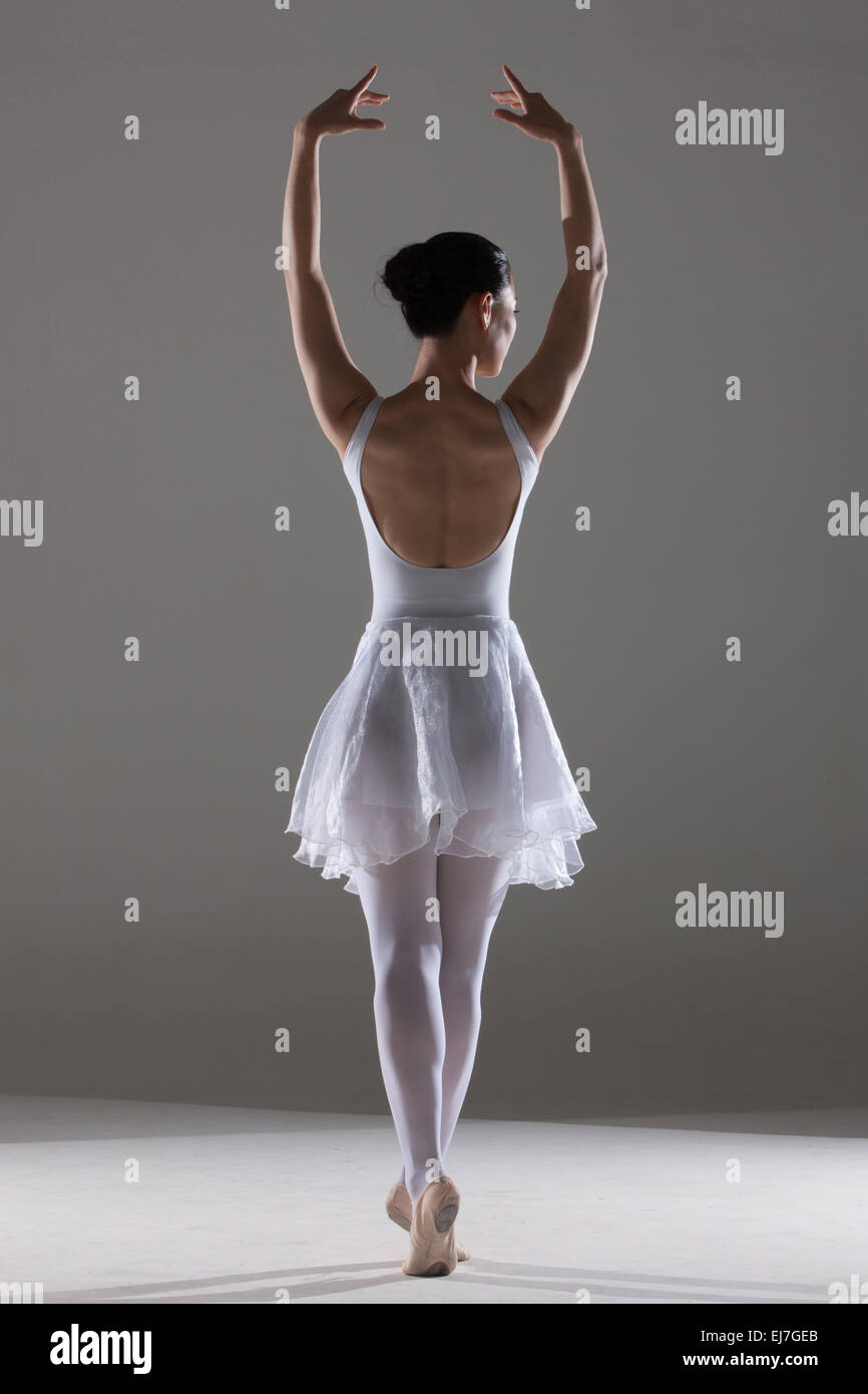 Junge Frauen tanzen Ballett Stockfoto