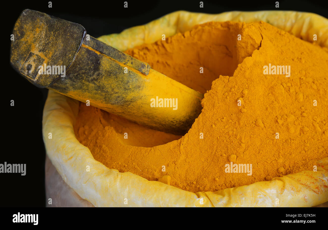 Nahaufnahme von Boden Kurkuma im Lebensmittelgeschäft Stockfoto