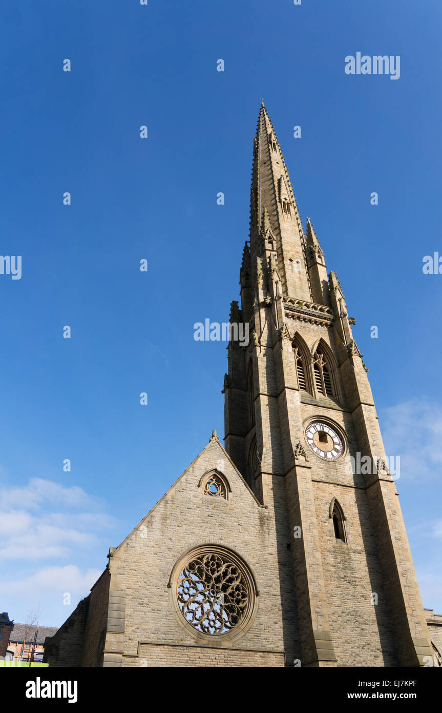 Verfallenen viktorianischen Platz Kirche Spire Halifax, West Yorkshire, Großbritannien Stockfoto