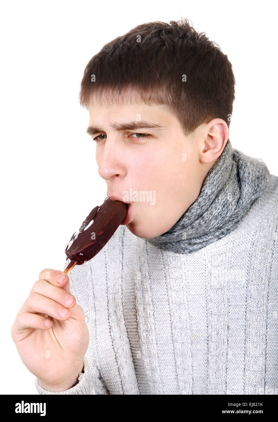 Kranker Teenager isst Eis Stockfoto