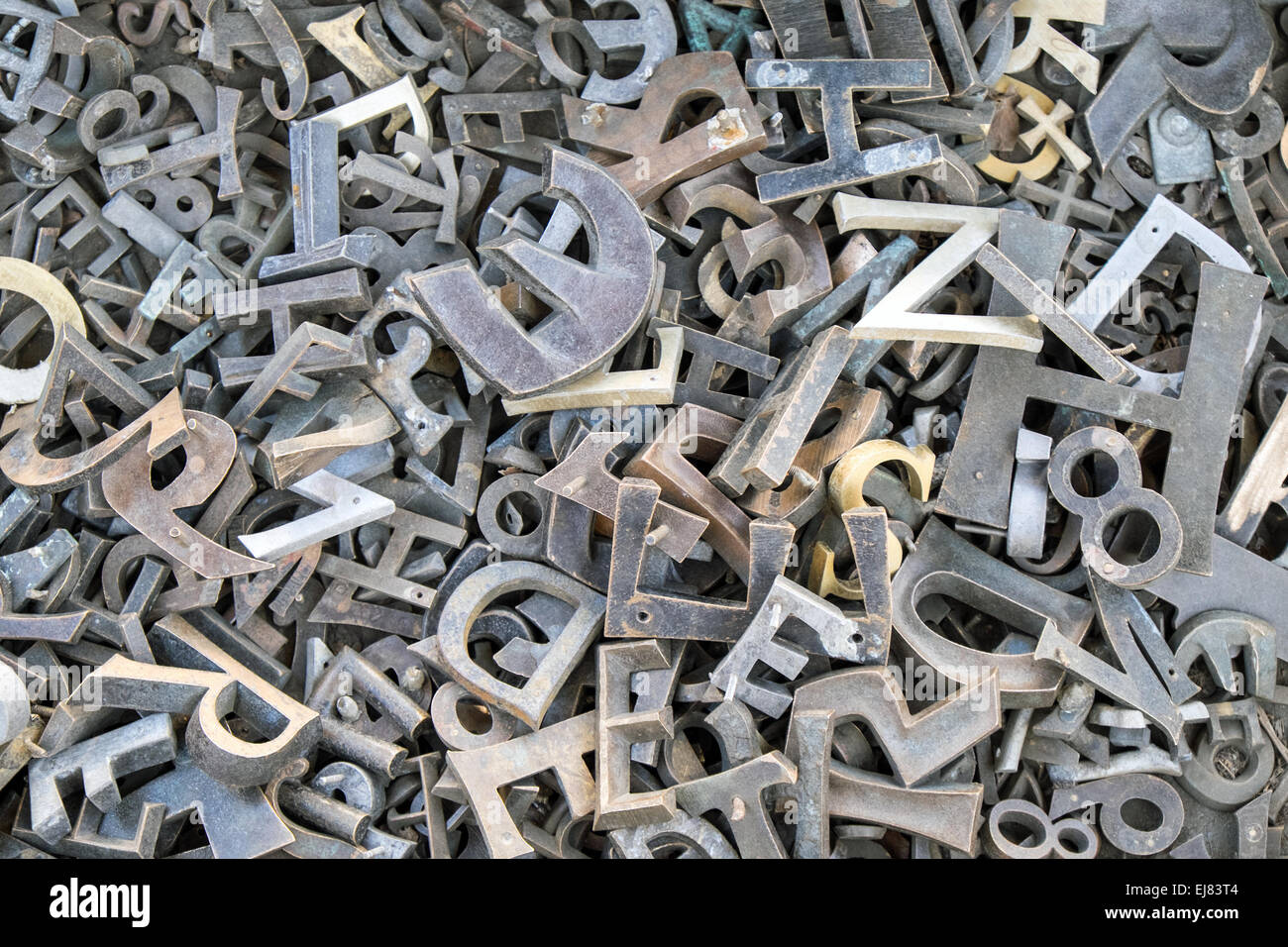 Eisen-Buchstaben und Zahlen Stockfotografie - Alamy