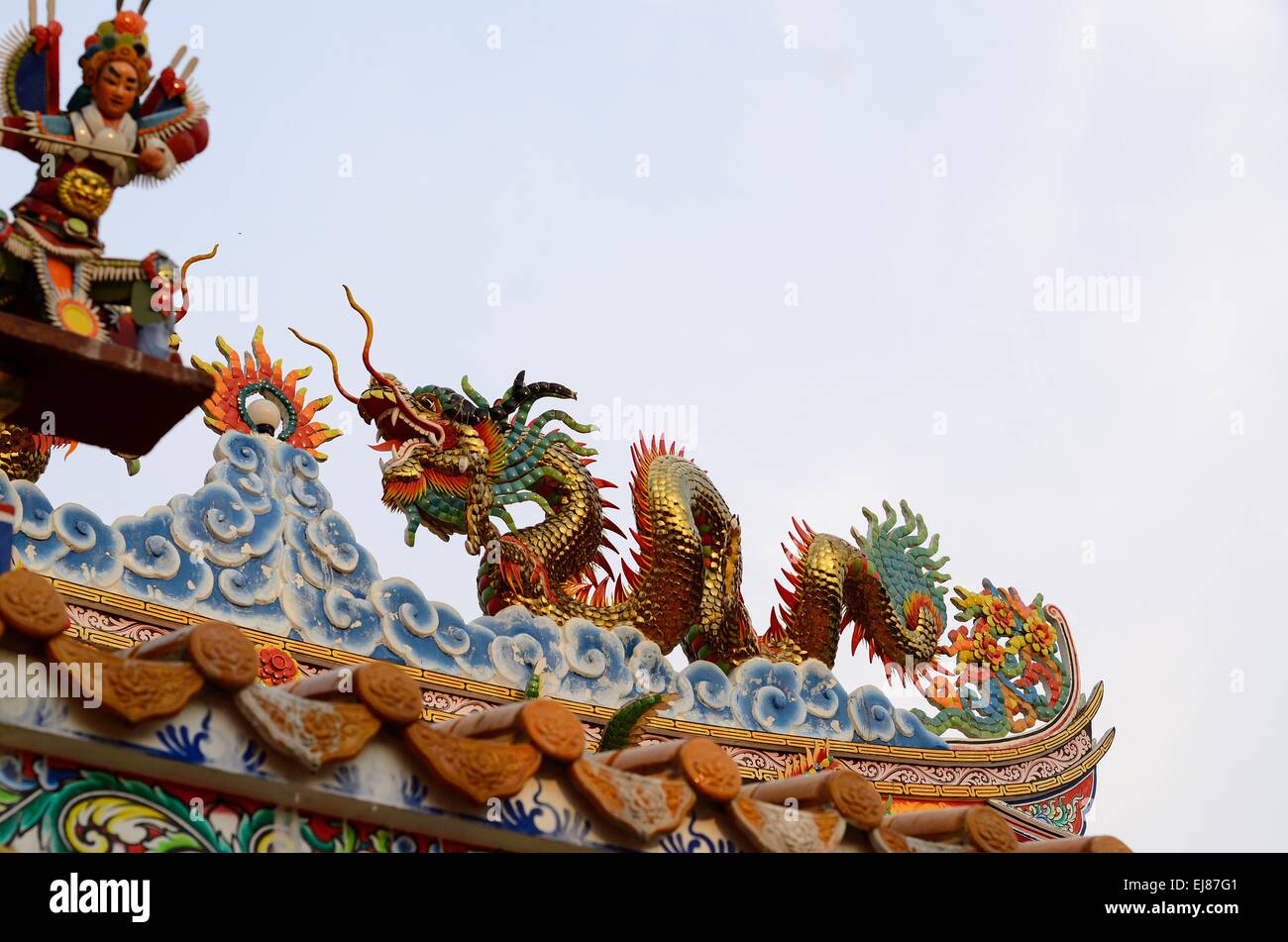 schöne Kirchendach im chinesischen Tempel von Thailand Stockfoto