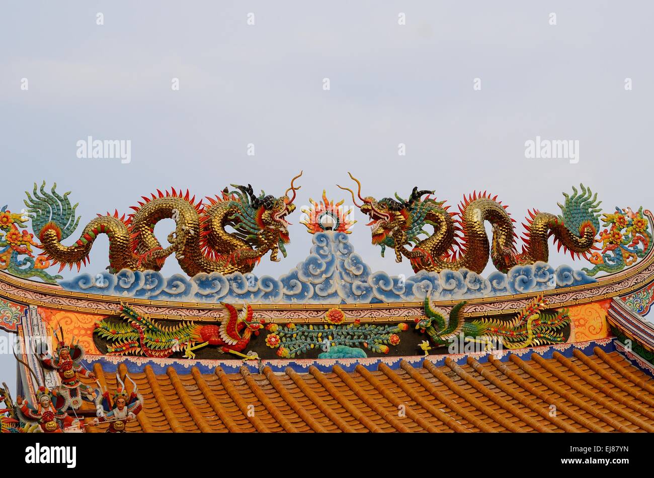 schöne Kirchendach im chinesischen Tempel von Thailand Stockfoto