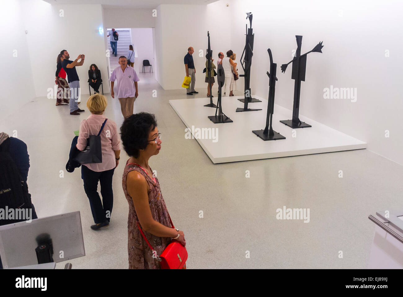 Paris, Frankreich, Gruppenmenschen, Touristen, die das Picasso Museum besuchen, Skulpturen-Kunstgalerie, Moderne, INNENARCHITEKTUR Stockfoto