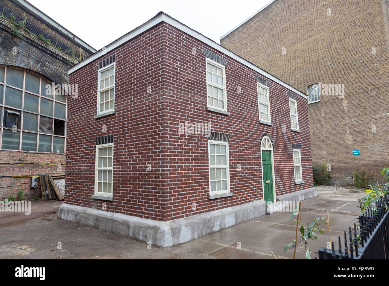 Haus von Alex Chinneck 40 Southwark St, London, SE1 schmelzen. Kunstwerk aus Wachs und langsam erhitzt, um es im Laufe der Zeit schmelzen Stockfoto