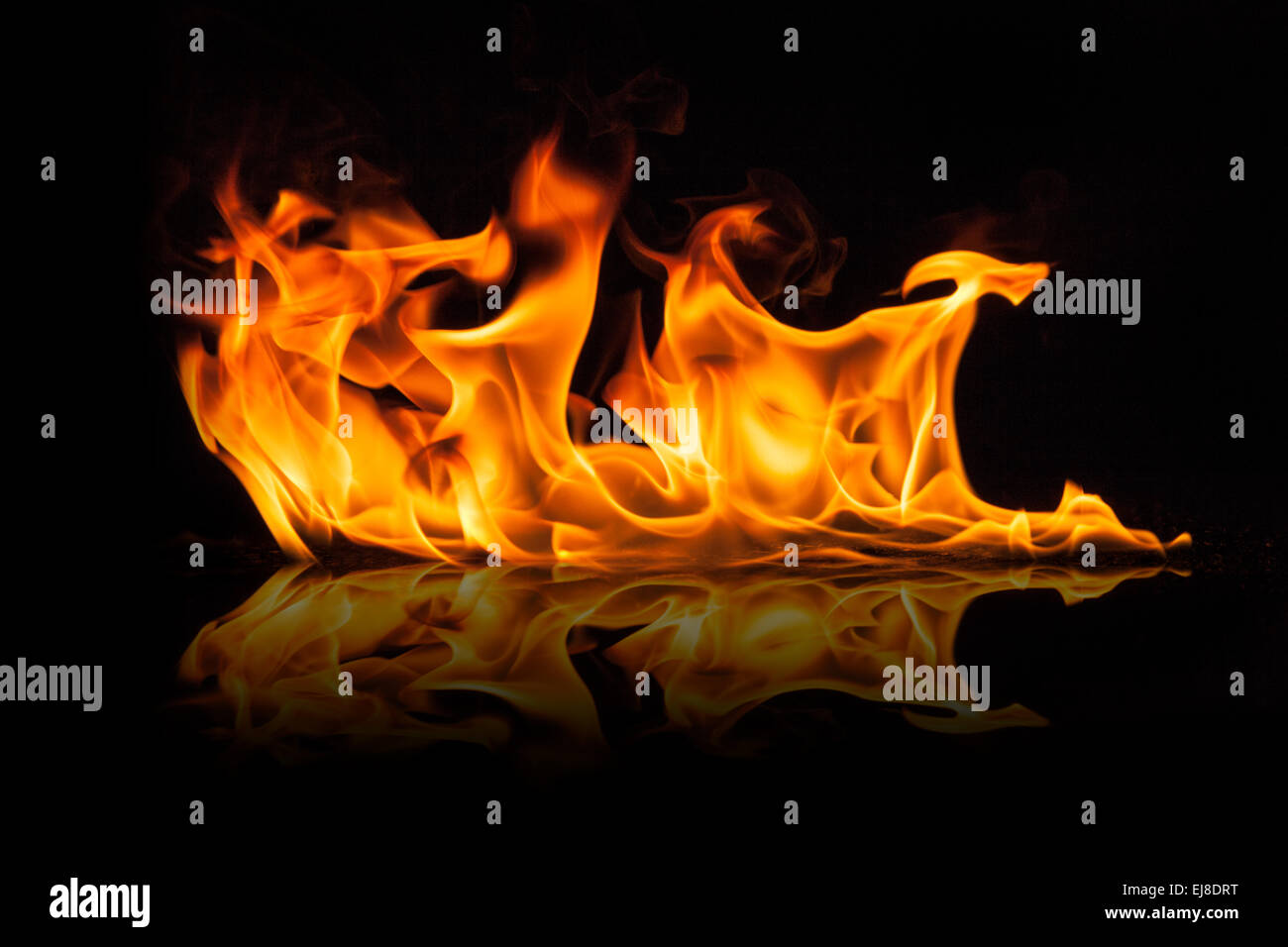 Schöne stilvolle Feuer Flammen, close-up. Stockfoto