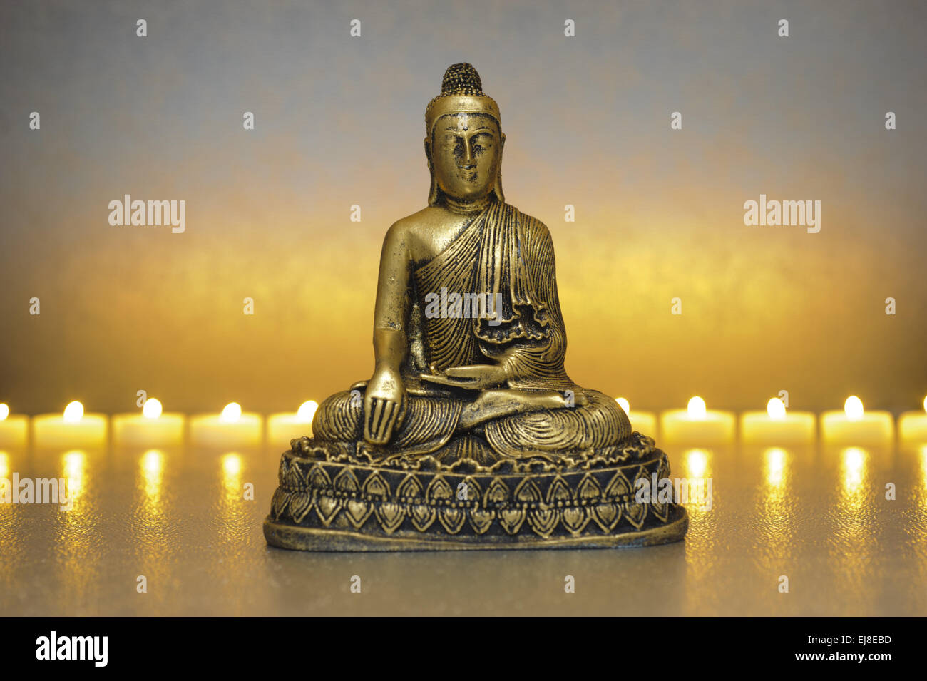 Buddha in Meditation sitzen Stockfoto